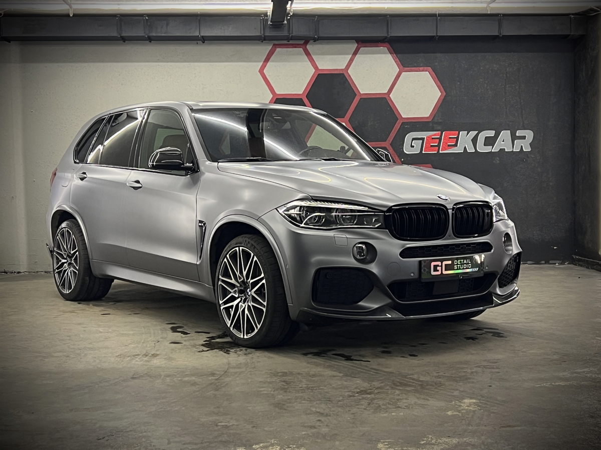 BMW X5M в матовой бронепленке