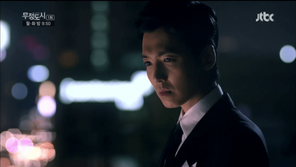 Это кадр из дорамы "Жестокий город" И это одна из тех историй, ради которых я бы стерла себе память, чтобы снова посмотреть