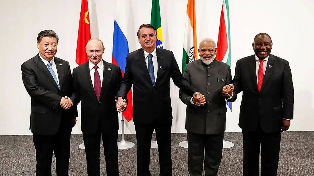 Альтернатива диктатуре закулисы