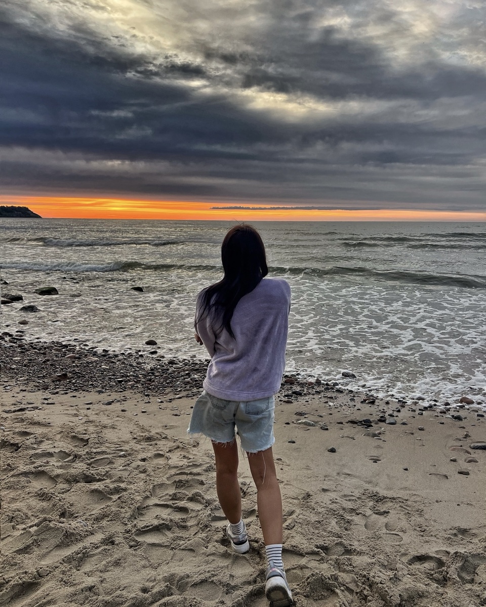 — Ты где? — На пляже. — А почему в куртке? — Так я же на Балтике.