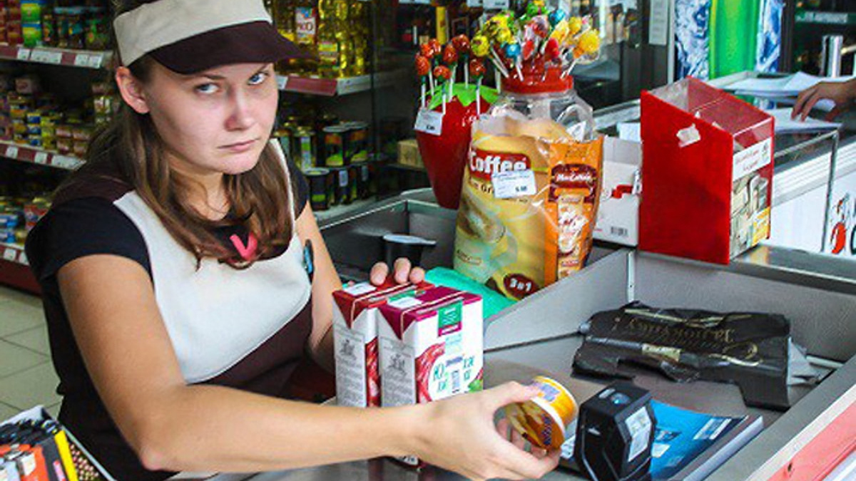 Как кассиры обманывают покупателей: почему так важно брать чек?