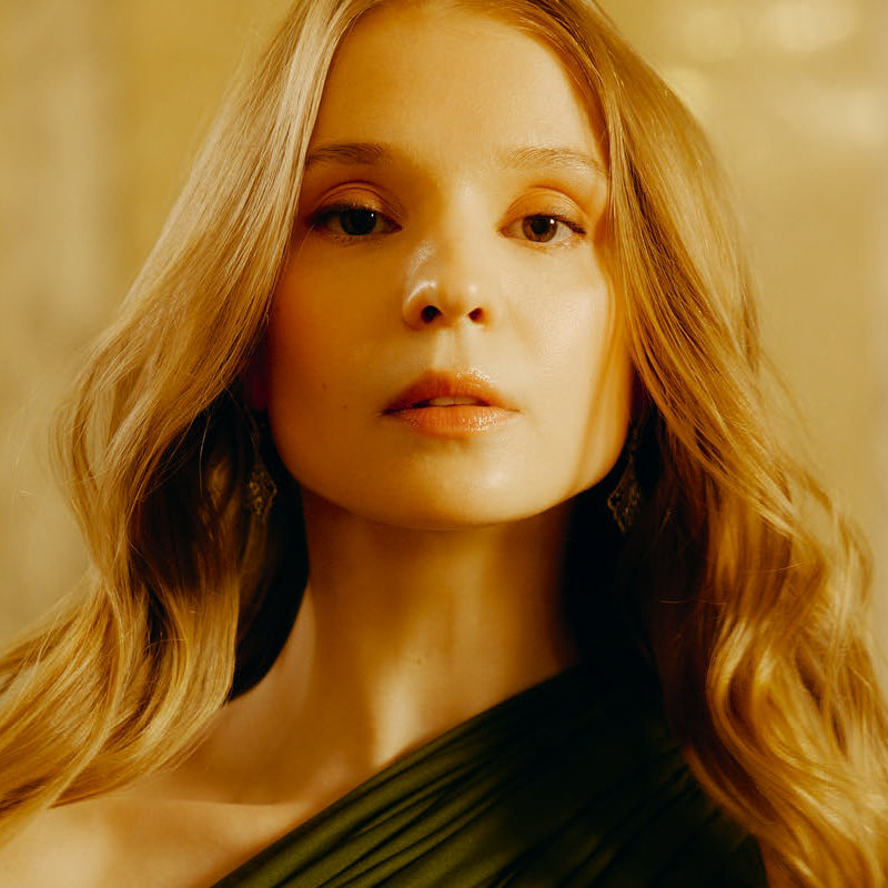 Анжелина Воронцова в серьгах Mercury Miss Russia