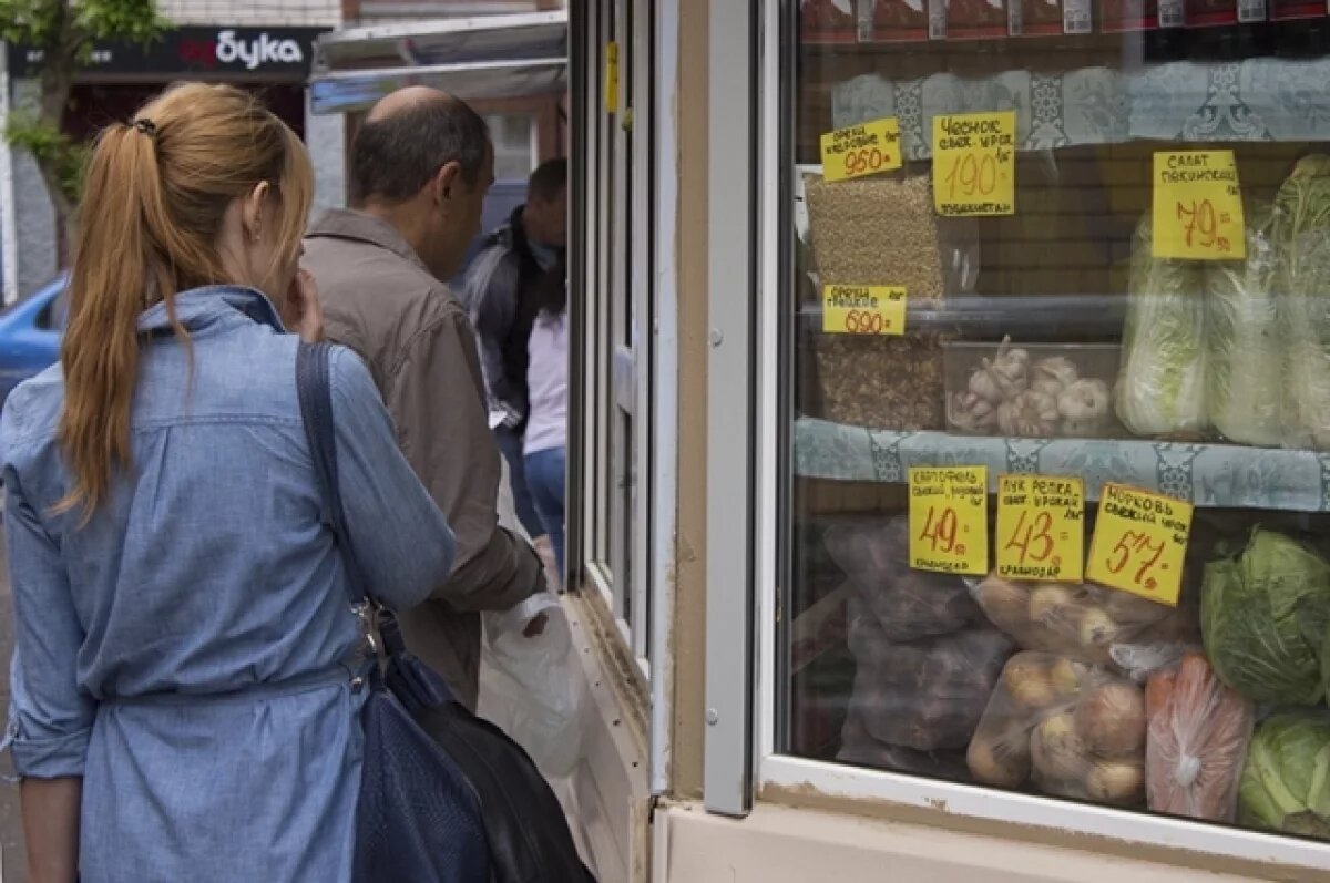    Нелегальные ларьки с фруктами и овощами убрали в Петербурге в шести районах