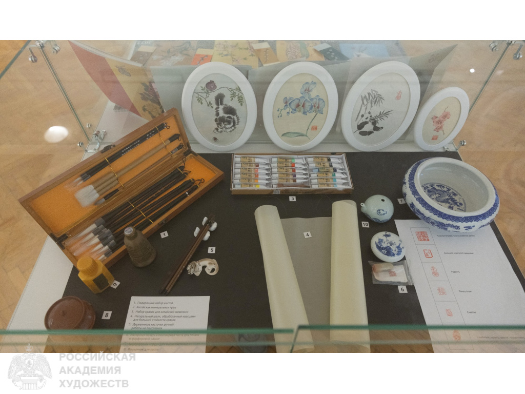 Экспозиция «Летняя симфония» Наталии Кабаковой в МВК РАХ (Москва,Пречистенка, 19). Фоторепортаж: Виктор Берёзкин, пресс-служба РАХ