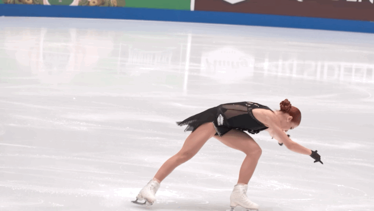 Александра Трусова - вращение сидя