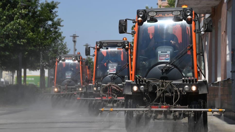 В предыдущие годы подрядчиков для содержания дорог в Челябинске выбирали на трехлетний срок.📷Фото: Александр Казаков / Коммерсантъ
