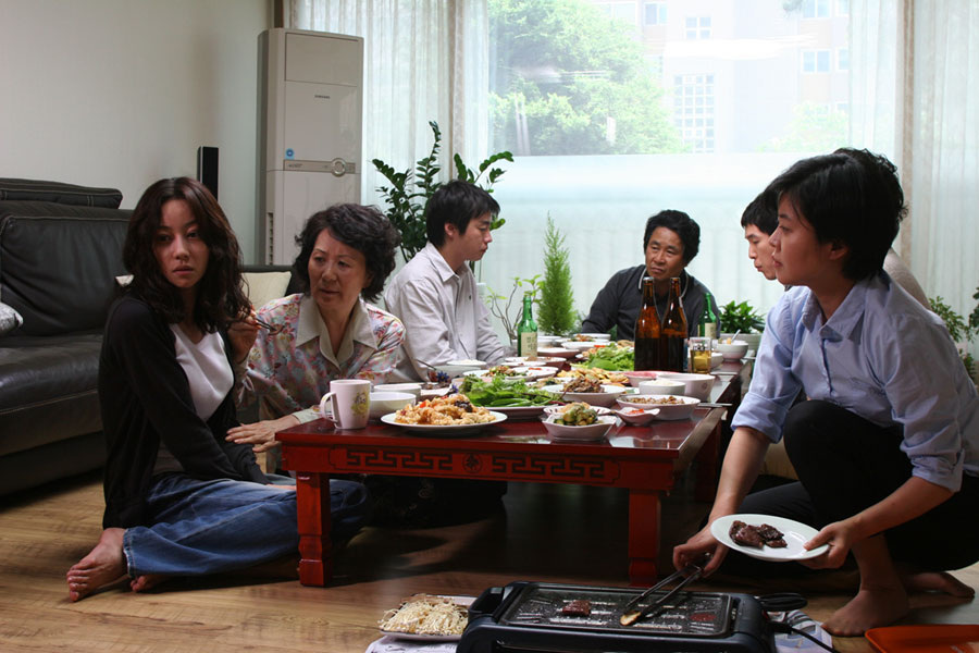 Кадры из фильма "Вегетарианка" (2009).