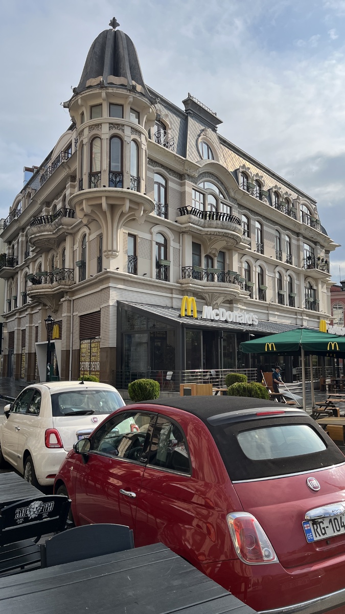 Макдональдс на площади Европы