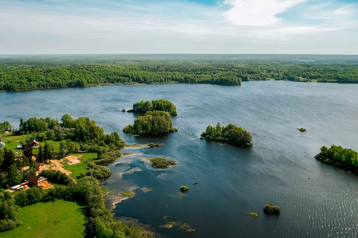 Озеро Стерж. © VK / База отдыха "Дом на Селигере"