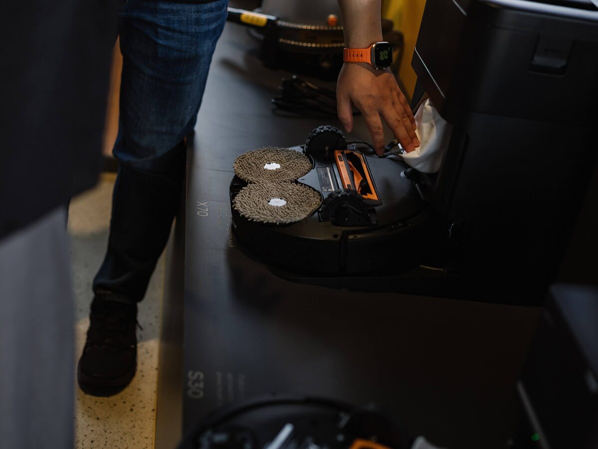    Тряпки топовых моделей могут не только чиститься, но и приподниматься над коврами.