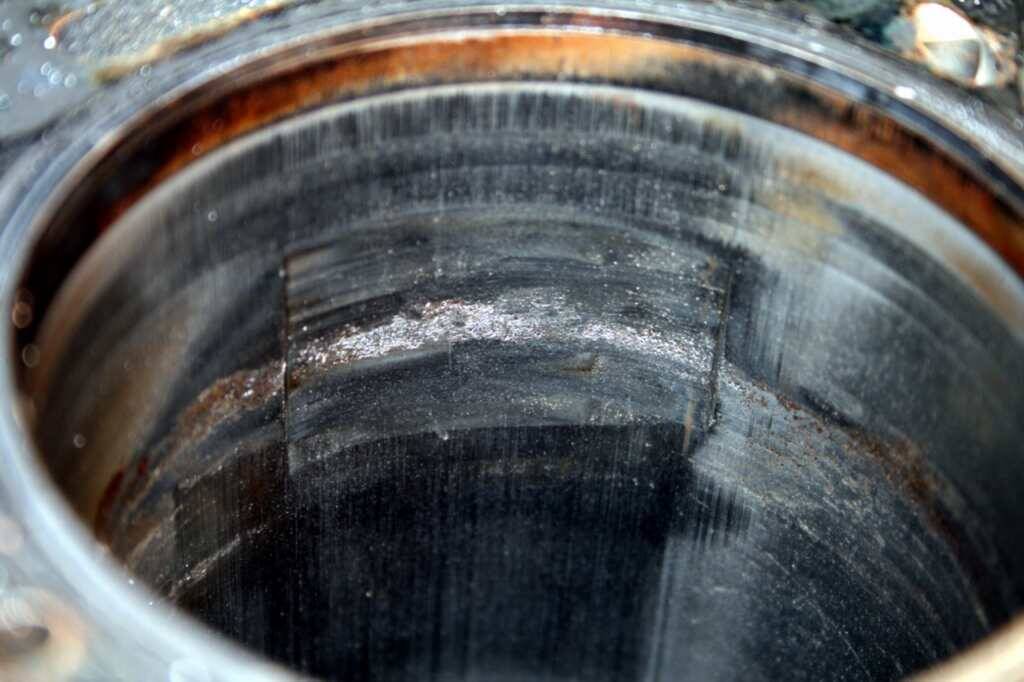 Задир цилиндра в ВМТ, явное повреждение хона.