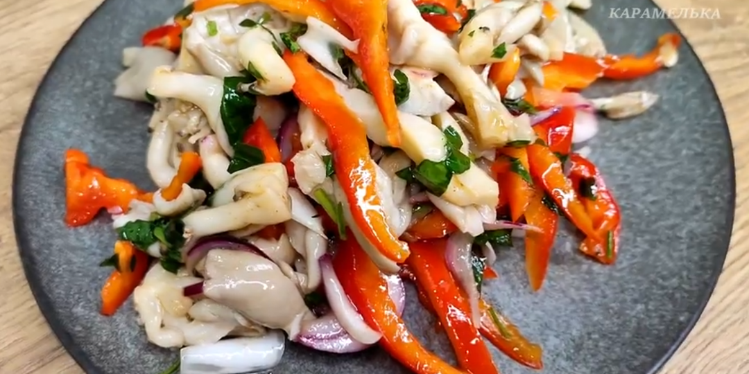 Такой салат мало кто готовит, а зря. Грибной салат "полячок", очень вкусный и насыщенный вкус, делюсь рецептом