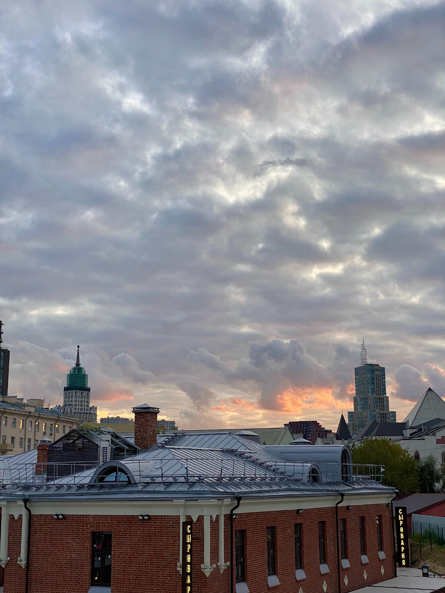 Фото автора канала. Вид с крыши «Три вокзала. Депо».
