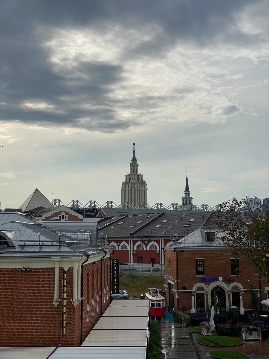 Фото автора канала. Вид с крыши «Три вокзала. Депо».