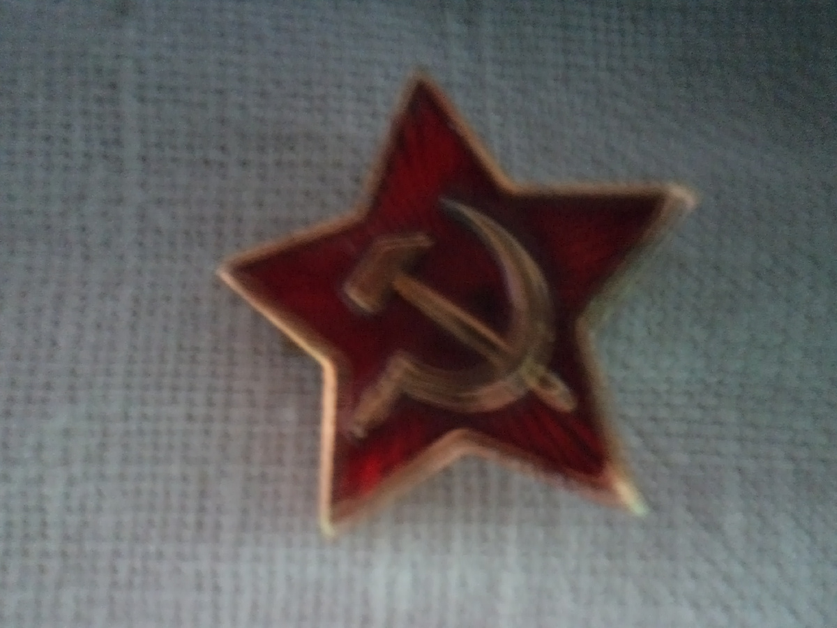 Бойцы СВО в освобожденных населенных пунктах показывайте КРАСНОЕ ЗНАМЯ победы! Не стесняйтесь! Никто вас за это не осудит! Я когда по телику показываю 2-3 знамя и среди них Красное знамя так аж сердце радуется! 