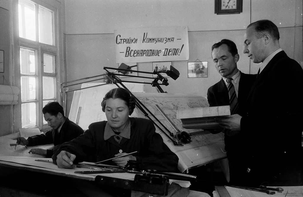 Советские женщины были задействованы почти во всех сферах.