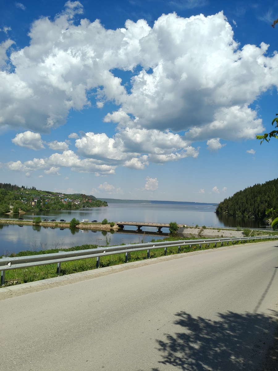 Слева от музея