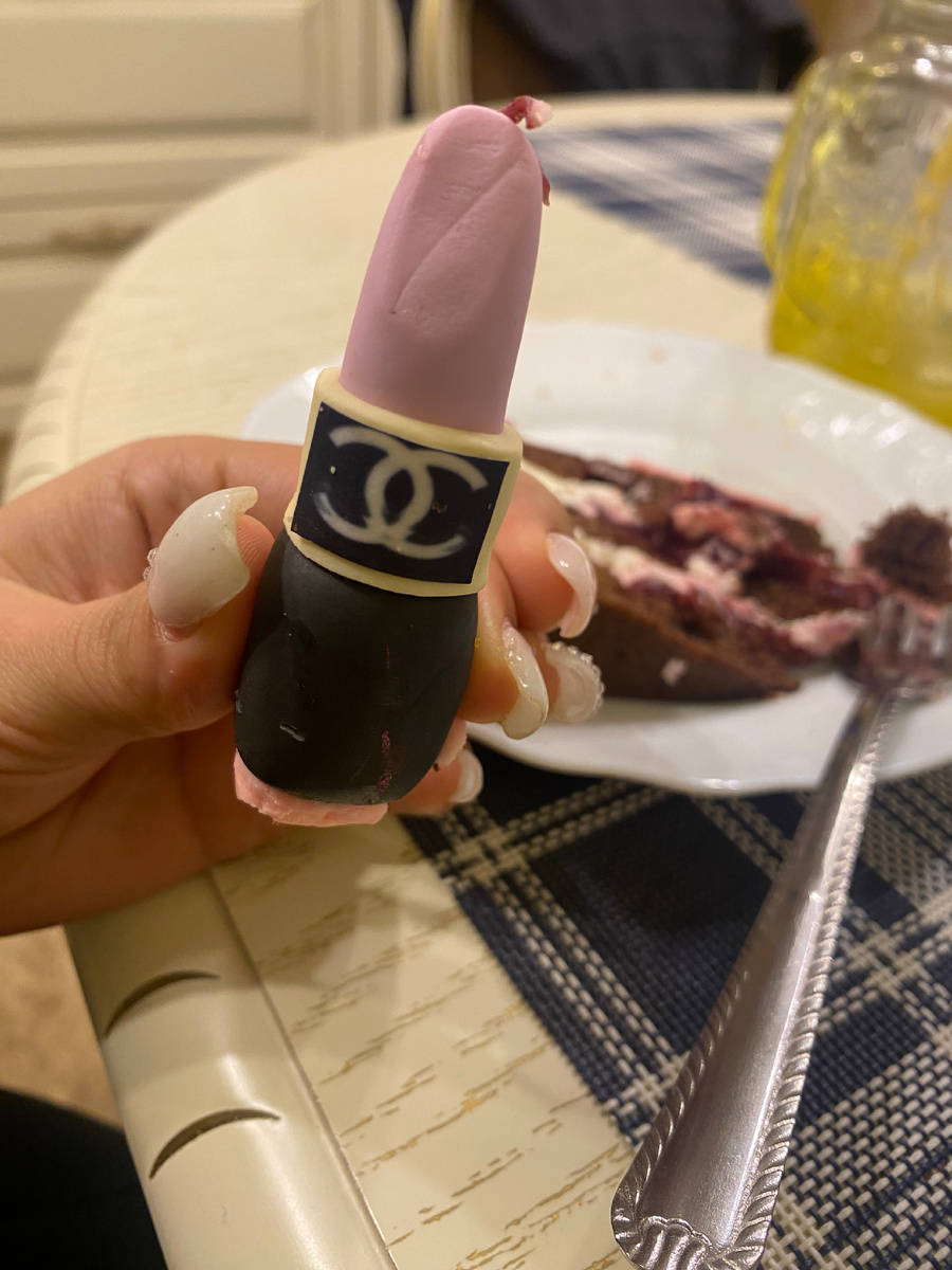 Фото съедобной памады украшение с торта.