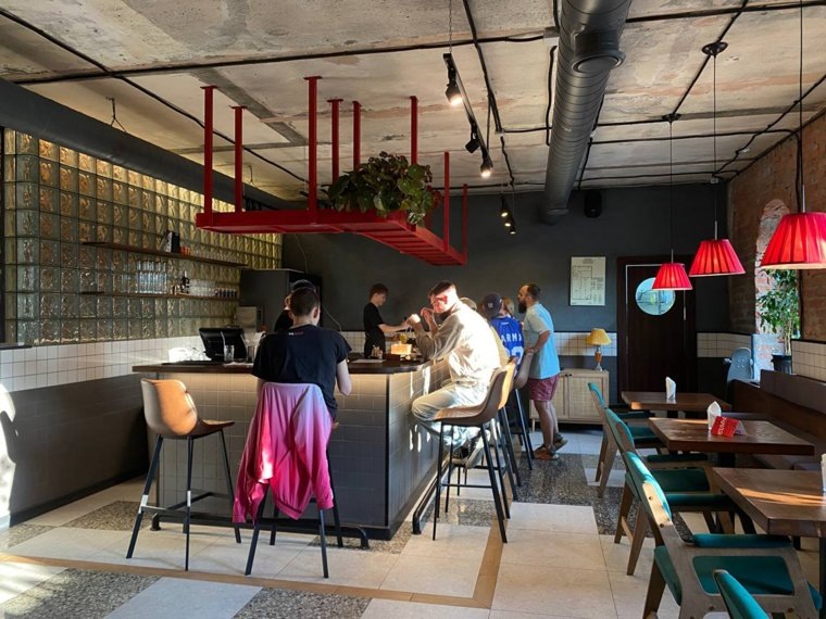 Владельцы сургутской точки Jawsspot открыли рюмочную
Фото: Валерия Ткачева