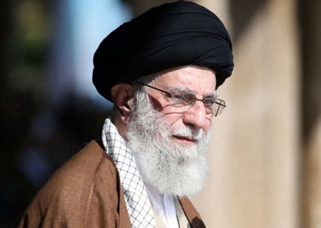    Трамп пообещал пока не убивать верховного лидера Ирана и потребовал полной капитуляции исламской страны