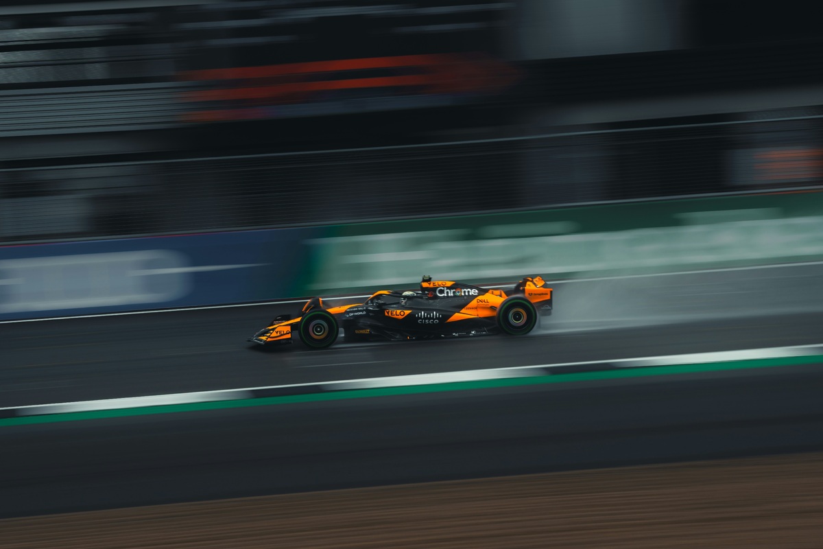     Издержки профессии: почему у гонщиков Формулы-1 такие большие шеи