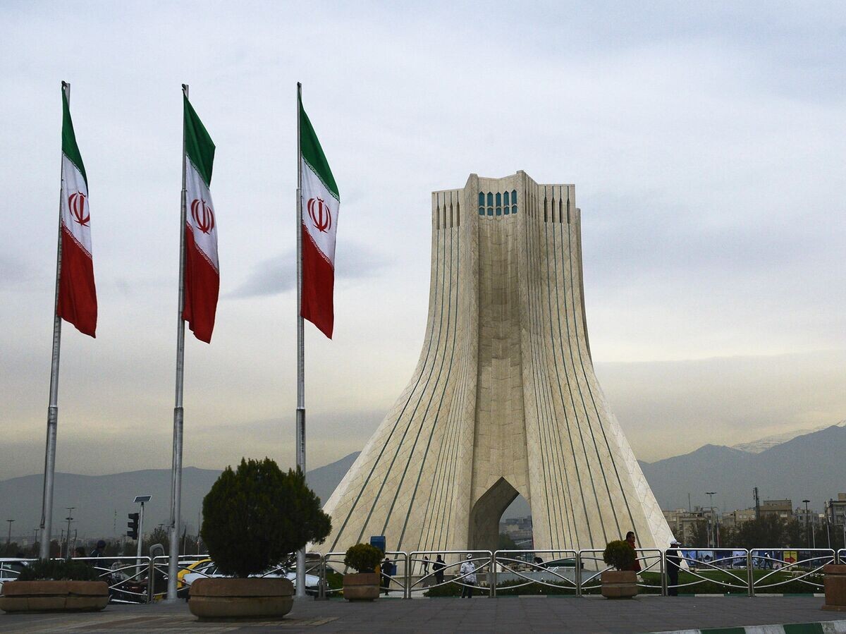    Башня Азади, построенная на одноименной площади в Тегеране© РИА Новости / Сергей Мамонтов