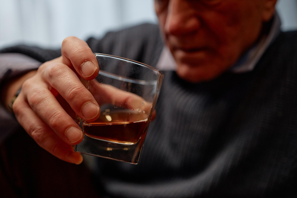 Как алкоголь влияет на ЖКТ. (источник изображения: freepik.com)