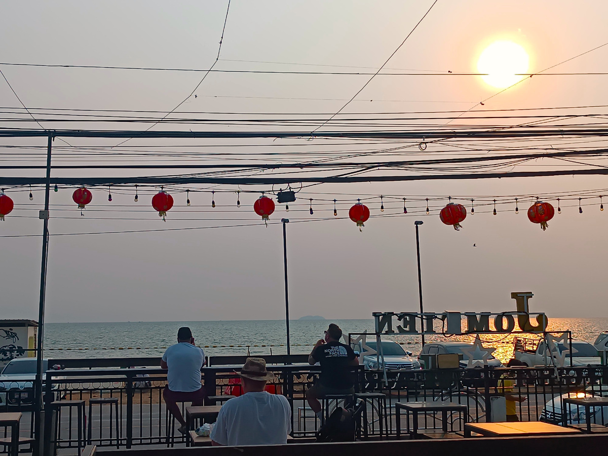 Джомтьен. У ночного рынка