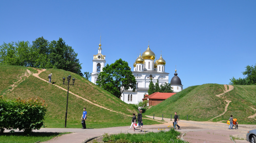    Дмитров: земляной вал с деревянными зубами