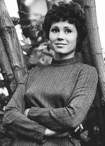 Мондрус была одной из первых певиц на советской эстраде, кто стал пританцовывать во время исполнения песен