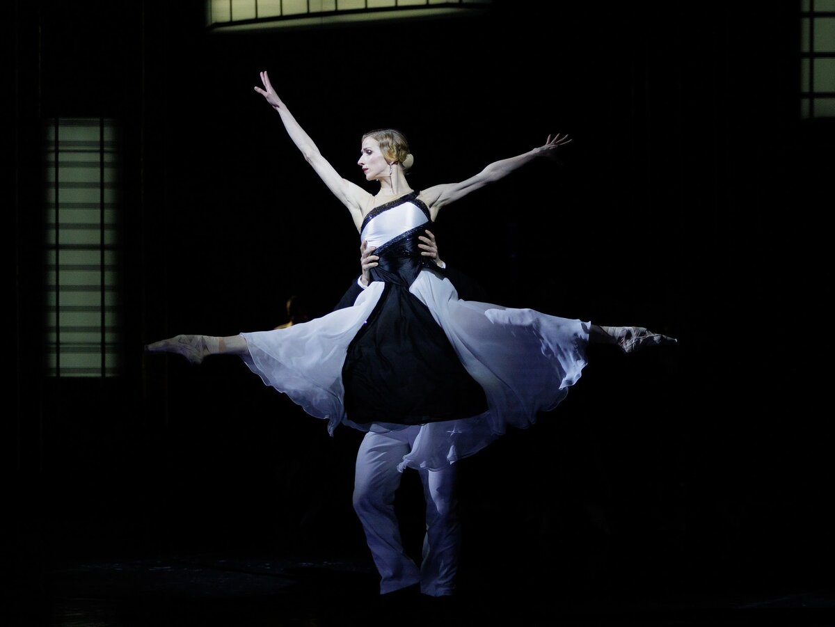 Сцена из балета «Маскарад». Нина — Варвара Серова. Фото: «Республика» / Михаил Никитин  📷
