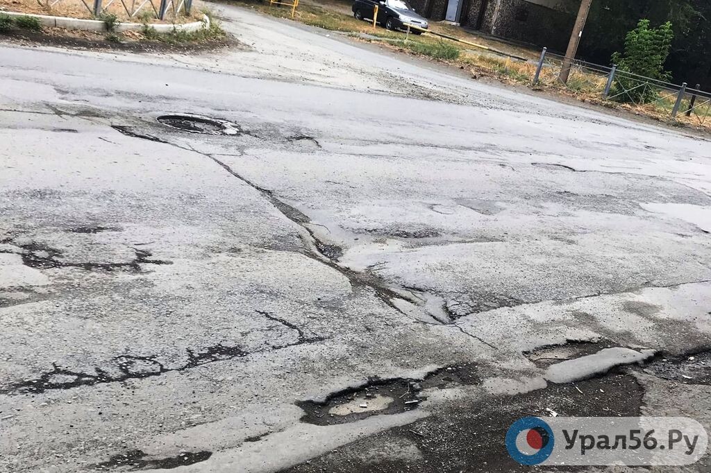    В Орске мужчина отсудил 200 тысяч за повреждение машины из-за ямы на дороге
