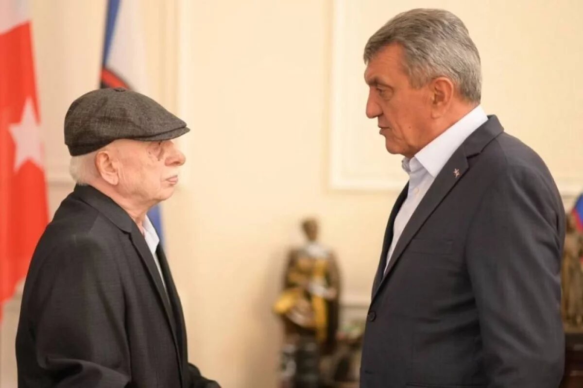    Награду осетинского матроса линкора, затонувшего в 1955-м, получил его брат