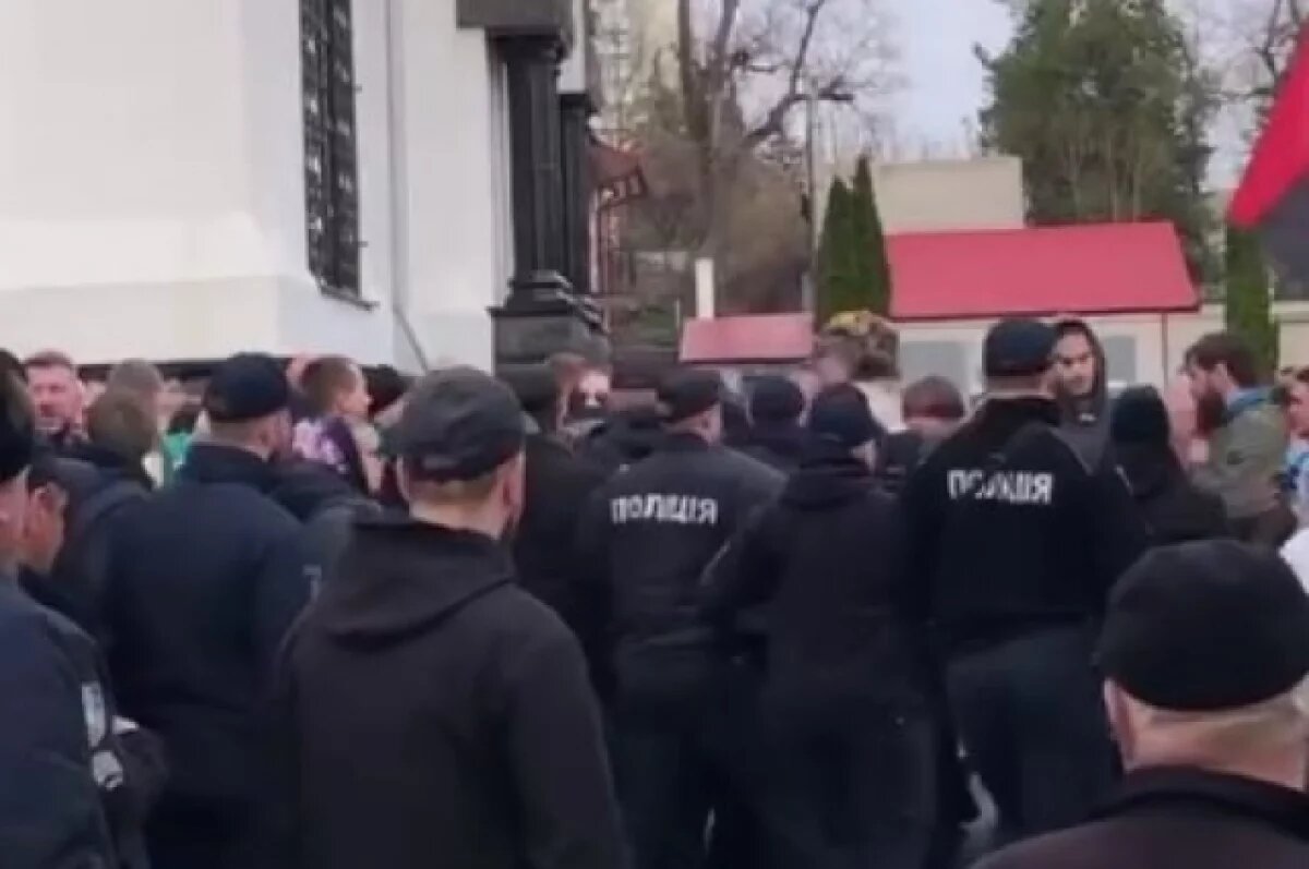    Верующие УПЦ отстояли собор на западе Украины