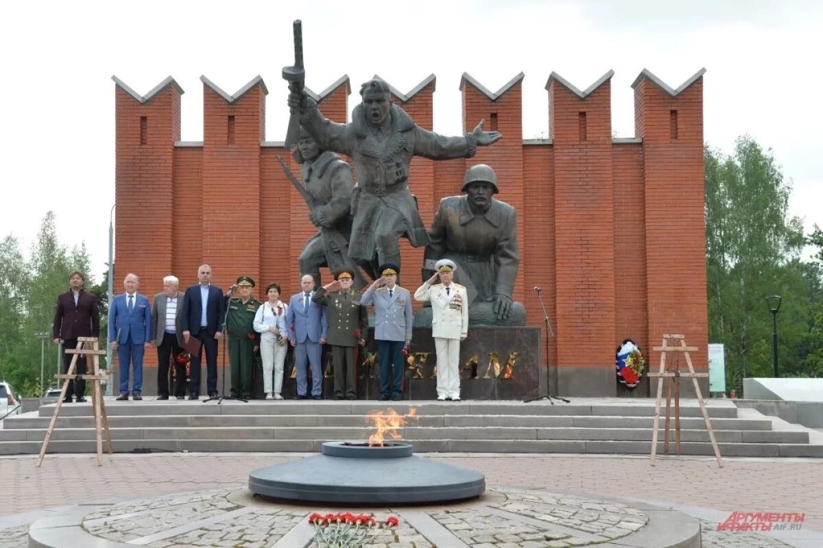    Мемориал воинам-сибирякам расположен на территории Ленино-Снегиревского военно-исторического музея.