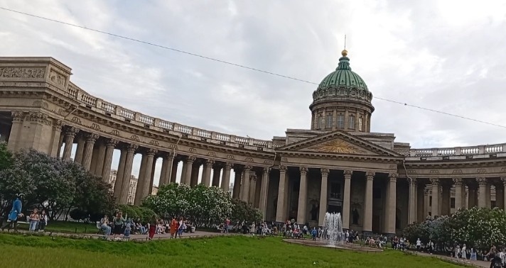 Сирень у Казанского собора Санкт-Петербург 