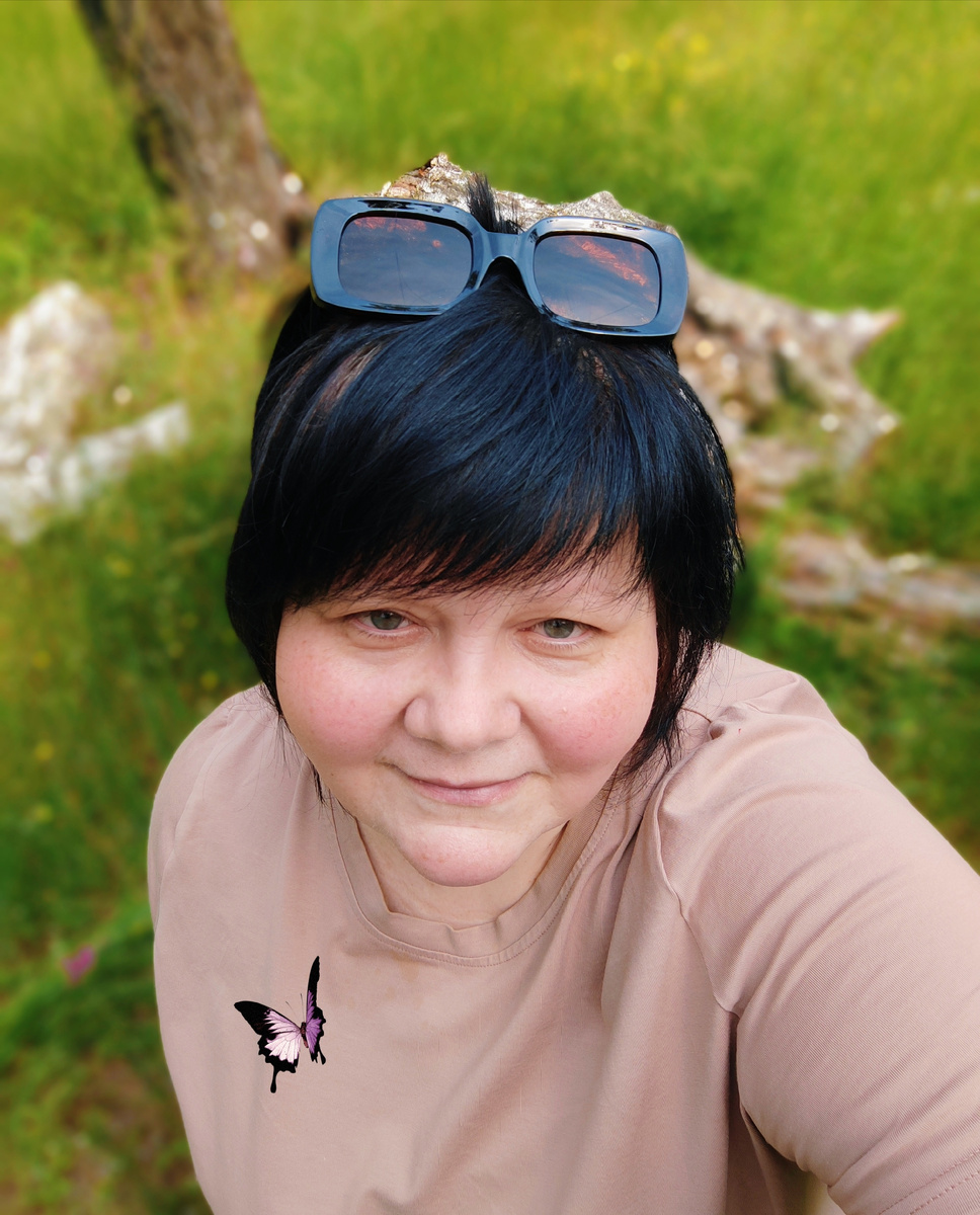 Это я наслаждаюсь природой за городом и нахожусь в полном кайфе) 