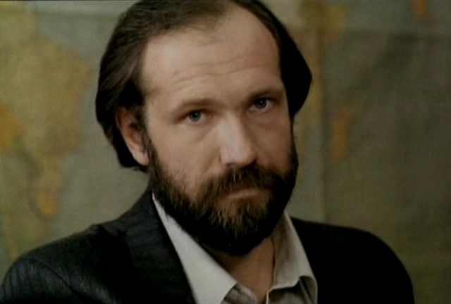 Одна из немногих работ Алексея Иващенко в кино. Его основная специальность - актёр дубляжа. 