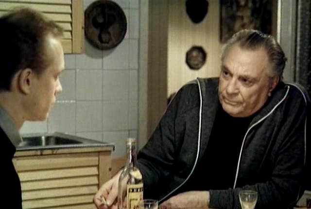 Кныш в исполнении Матвеева не похож на своего прототипа Жавнеровича, которого проверка охарактеризовала «глупым и косноязычным». А Матвеев создал образ хитроумного манипулятора, который легко может перестраиваться и располагать к себе. 