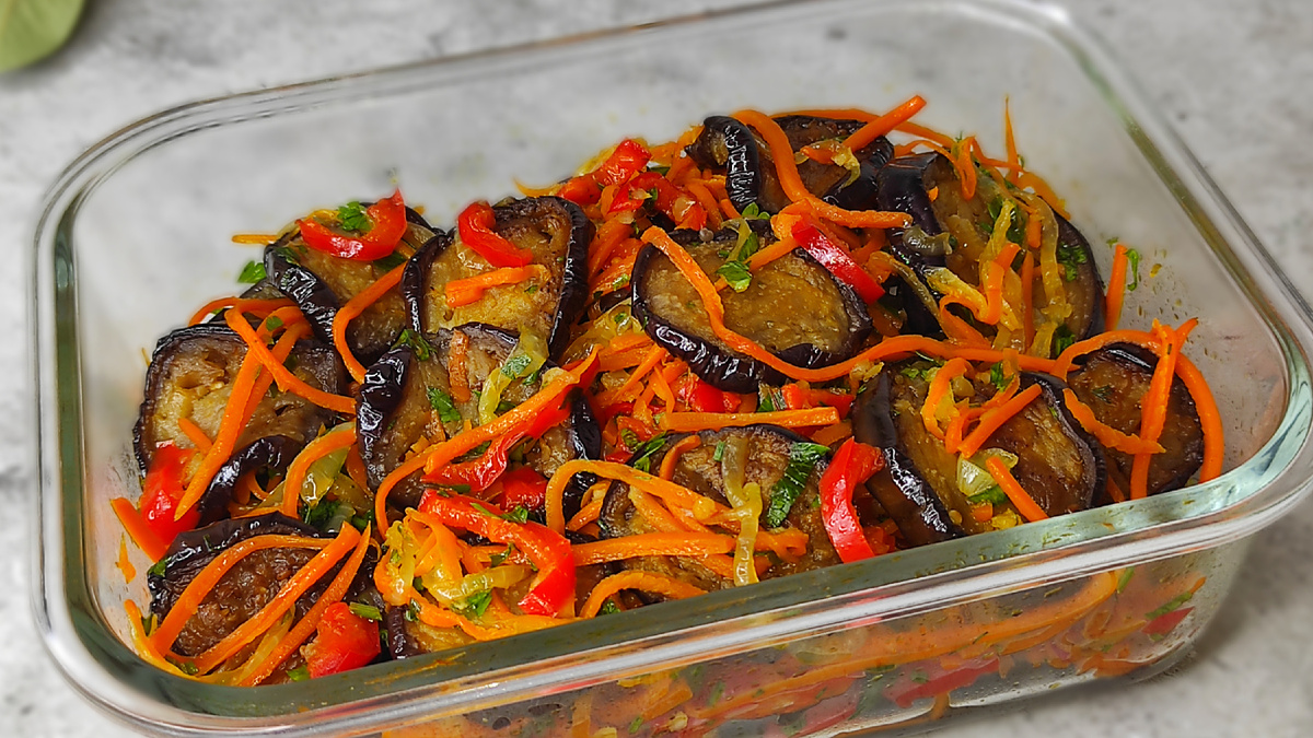 Закуска из баклажанов с овощами. Фото автора. 