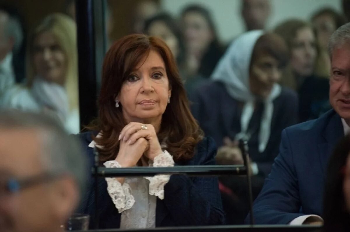    Суд разрешил экс-президенту Аргентины Киршнер отбывать наказание дома