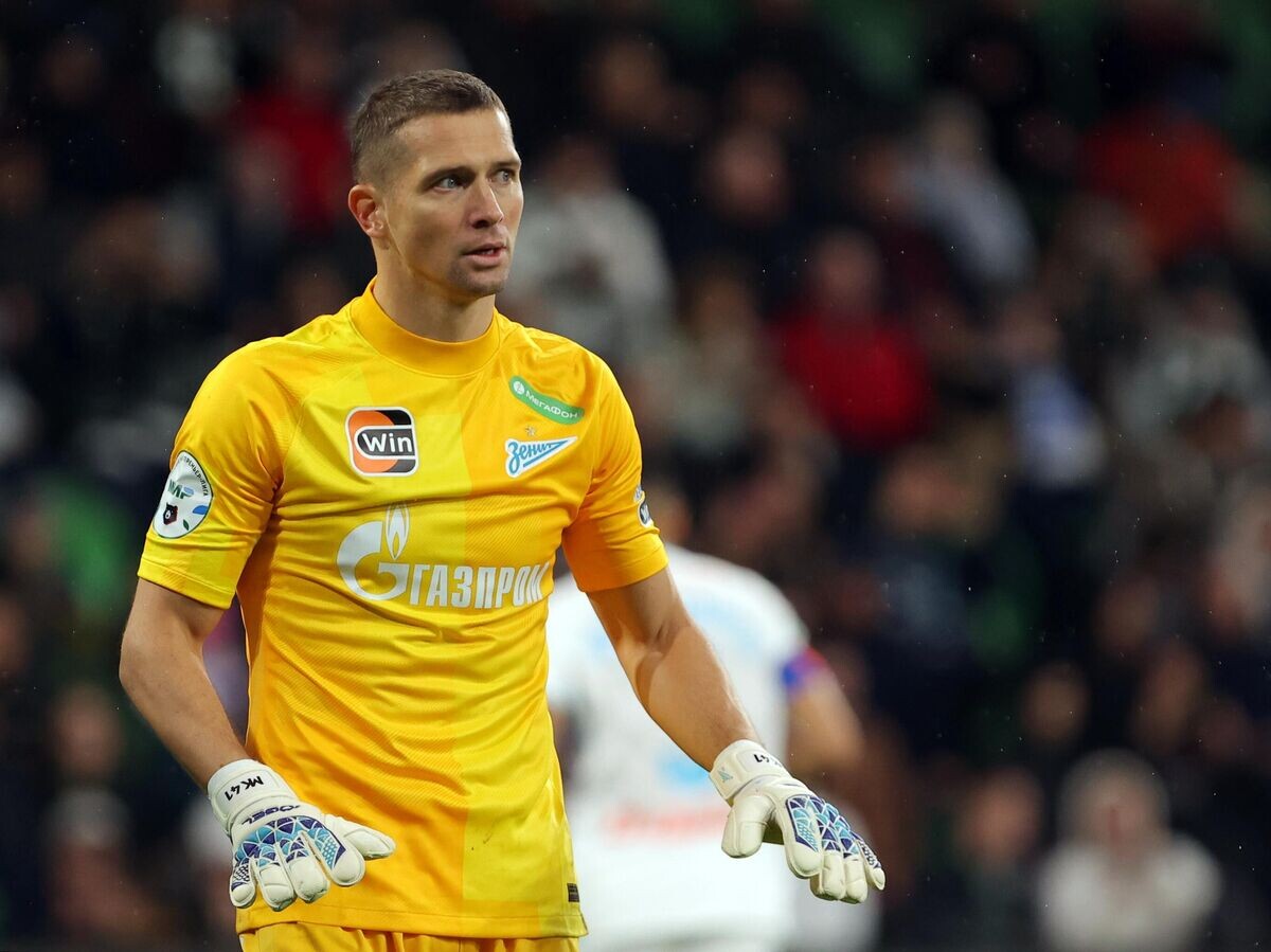    Вратарь "Зенита" Михаил Кержаков© РИА Новости / Виталий Тимкив