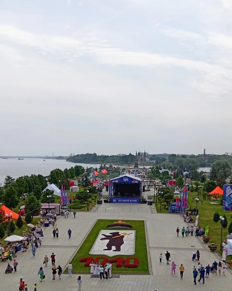 Герб Ярославля с датой основания 1010 год. Фото из личного архива автора.