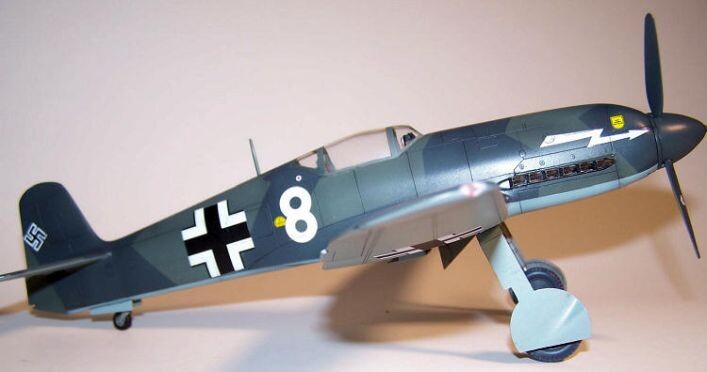 Немецкий гоночный самолет He-100, выданный за боевой истребитель