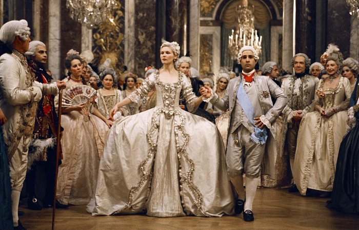 Чулки считались исключительно мужским элементом гардероба до конца 18 века. / Фото: kino-teatr.ru