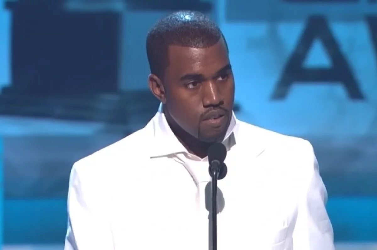    Page Six: Канье Уэст взял имя Йе Йе из-за формальности в документах