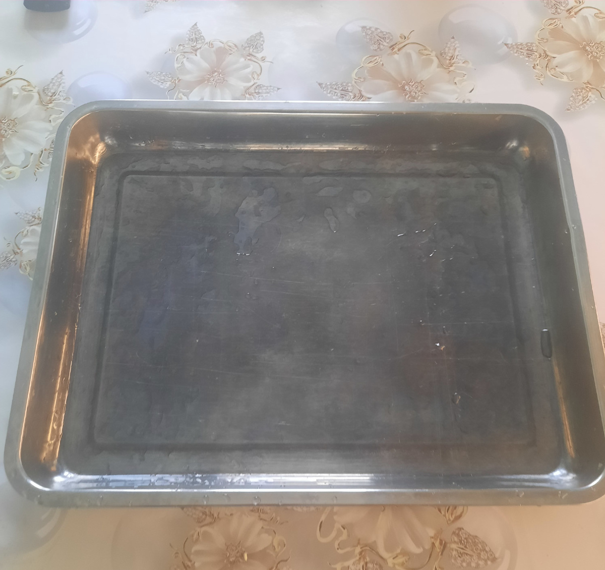 Противень в масле