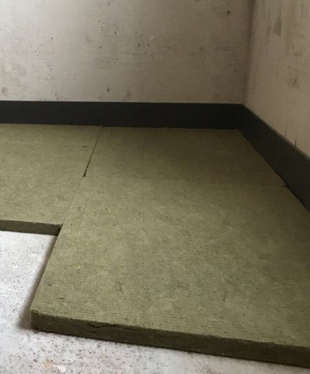 Изображение используется только в качестве примера и найдено на сайте : https://remboo.ru/remont/zvukoizolyacziya/zvukoizolyatsiya-kvartiryi.html