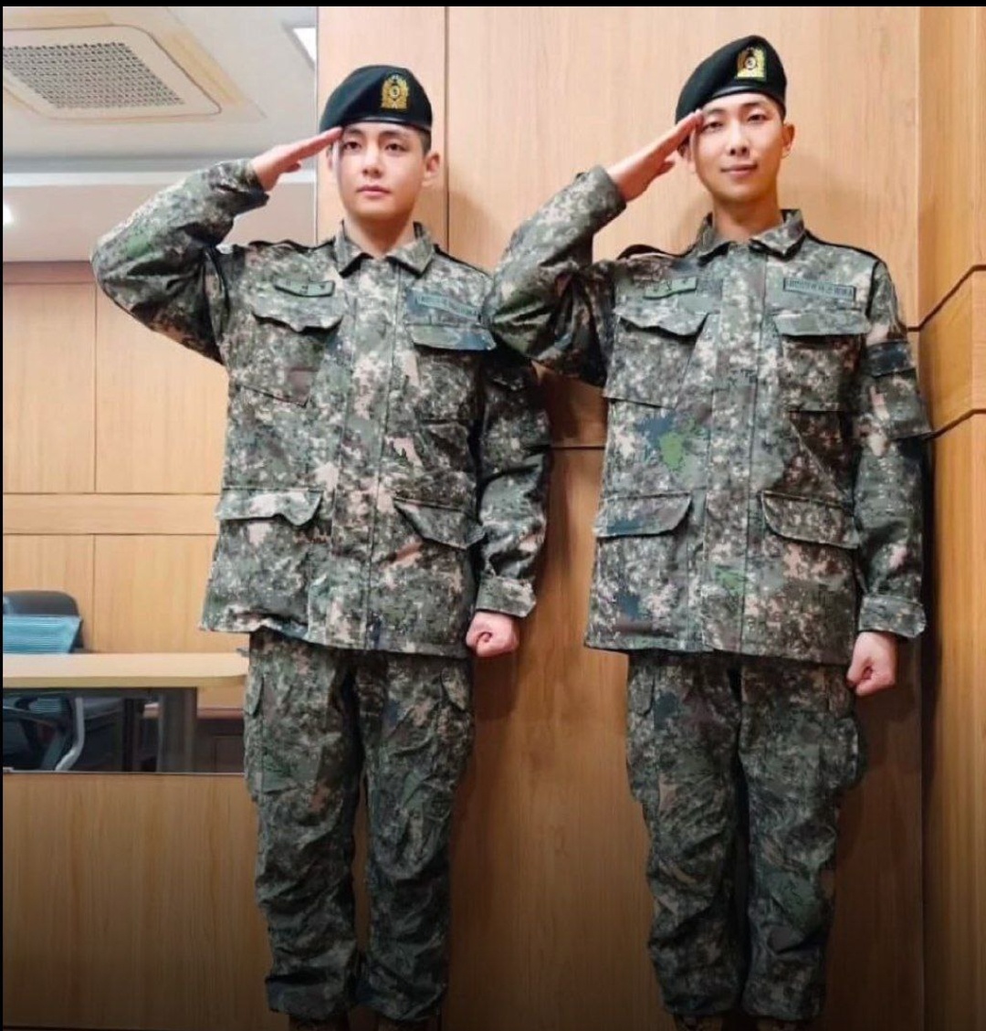 Ким Техён и Ким Намджун уволены из армии 10.06.2025 г
