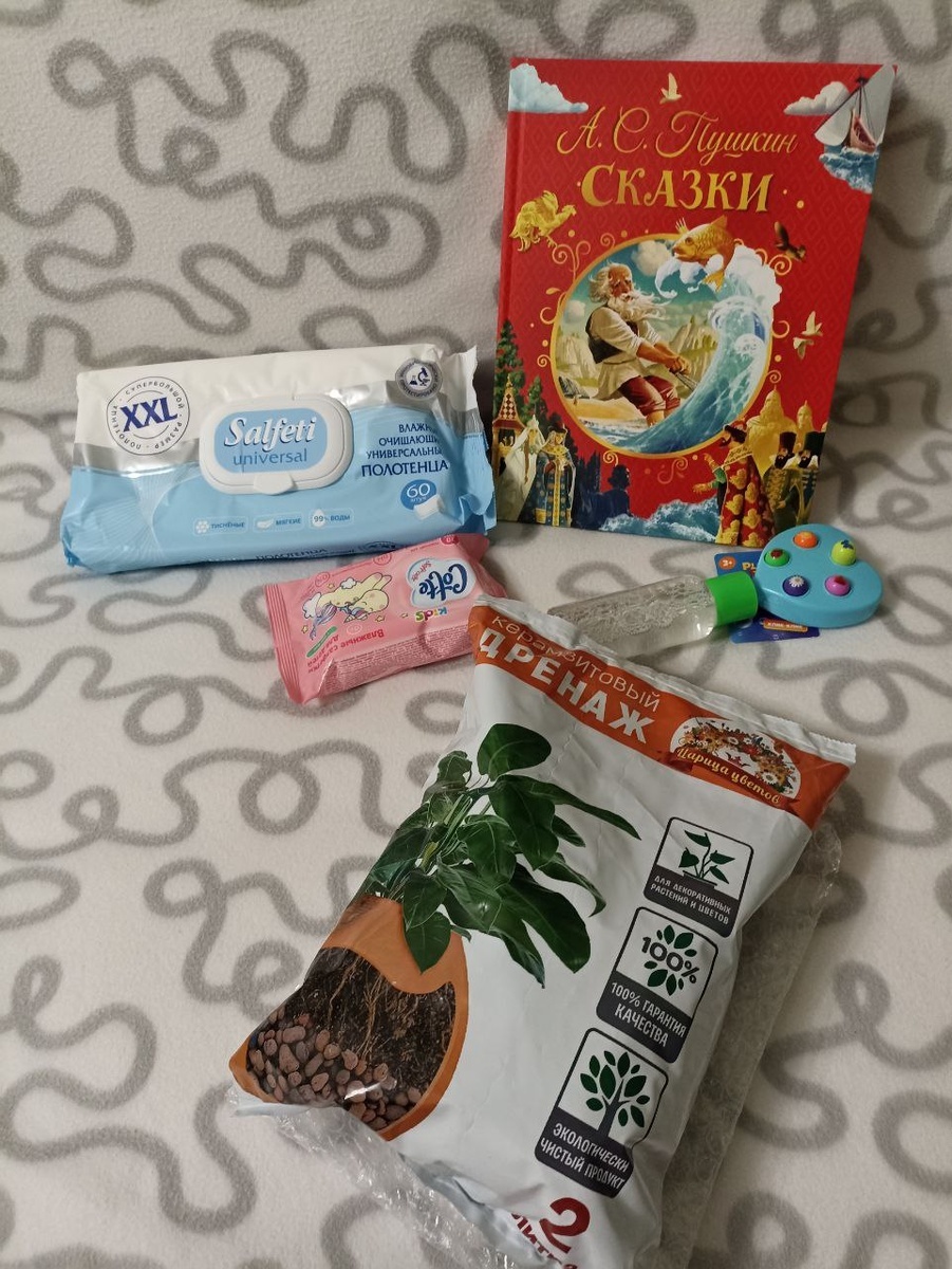 Появилась новая книга в коллекции и зачем-то куплены мыльные пузыри